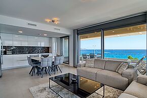 Bel appartement moderne avec une vue imprenable sur la mer