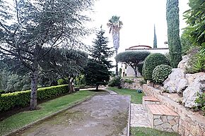 Villa with swimming pool and garden