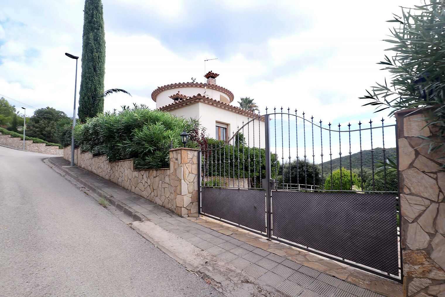 Villa avec piscine et grand jardin