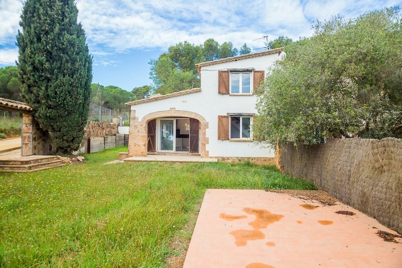 Renovated house with large plot in Palamós