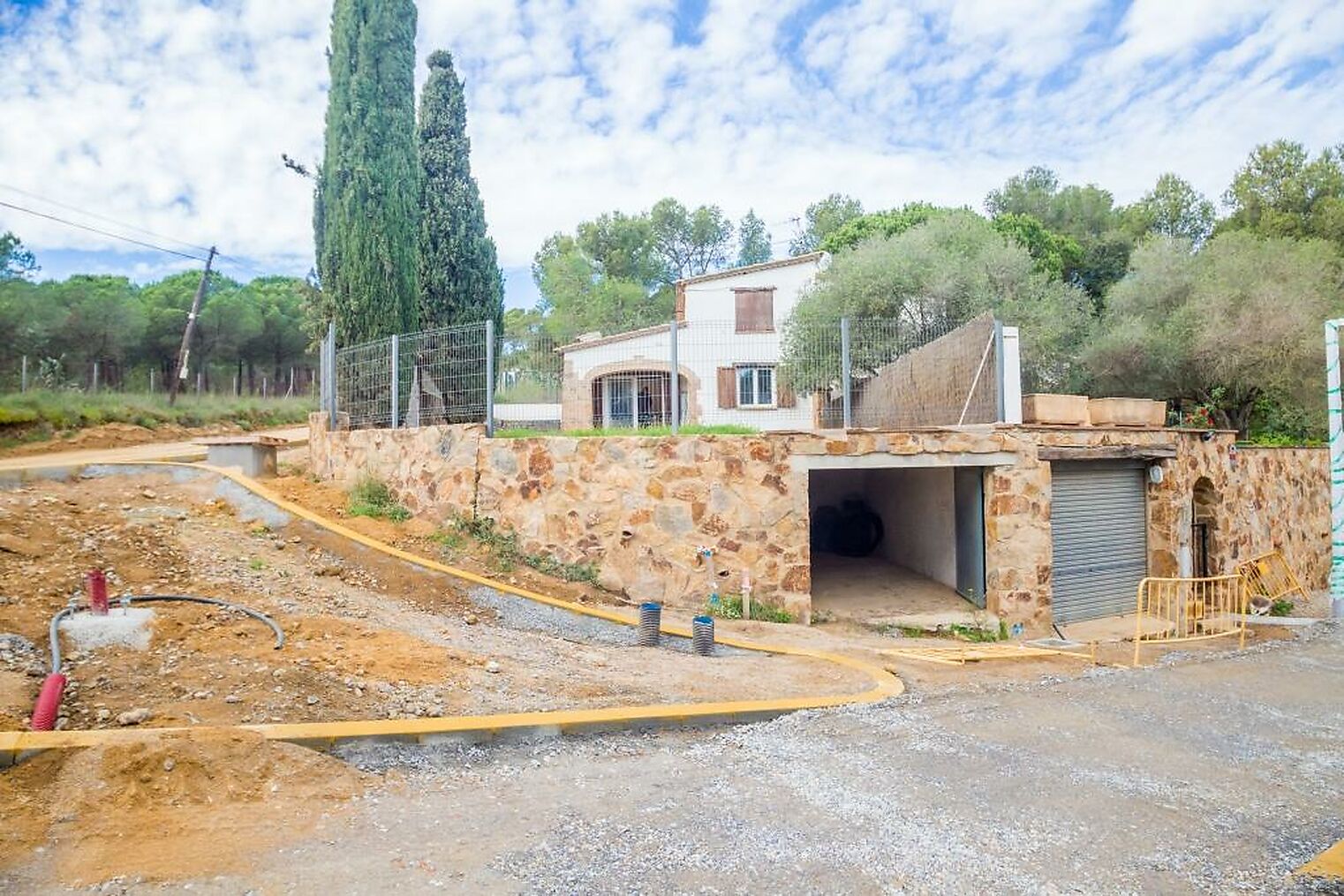 Renovated house with large plot in Palamós