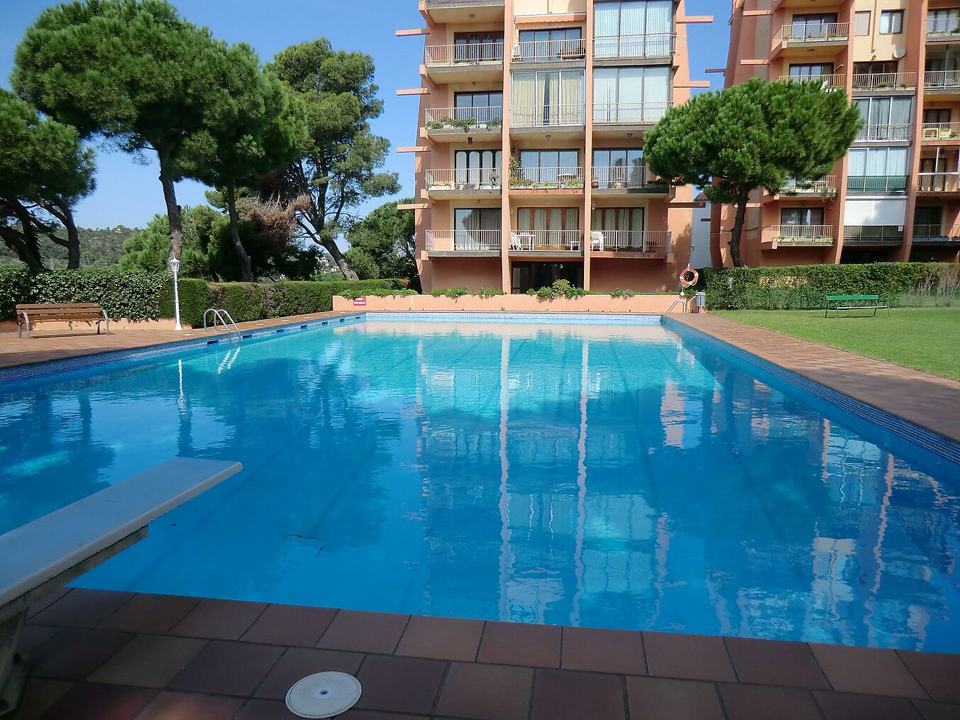 Modern refurbished apartment located in quiet residential area of Playa de Aro.