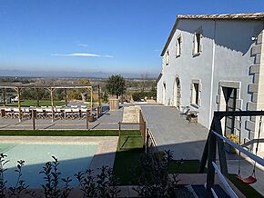 Impressive masia in Llagostera, on a large plot of land with a vineyard