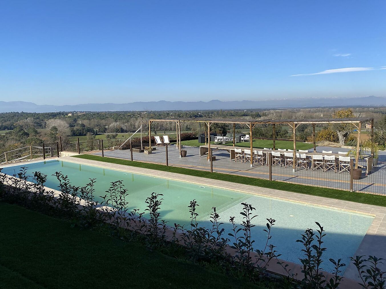 Impressive masia in Llagostera, on a large plot of land with a vineyard