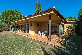 A stunning Catalan villa on a huge plot and walking distance to the centre of the town.